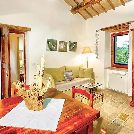Sleeps 4 With Pool Appartement