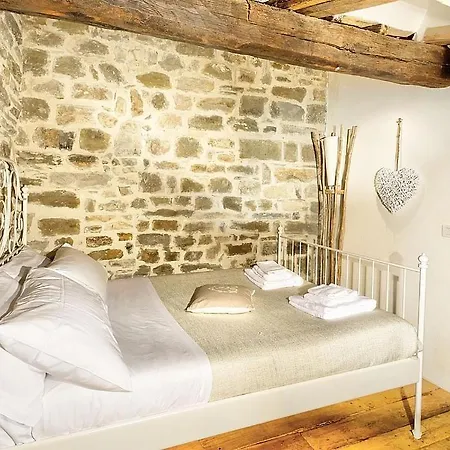 Sleeps 4 With Pool Διαμέρισμα